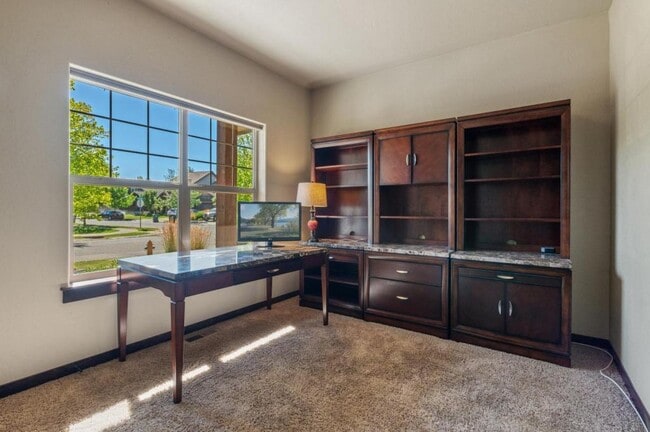 Building Photo - 6683 N Madellaine Dr