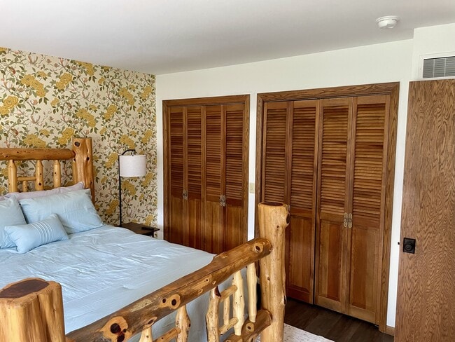 Building Photo - 3604 W Country Club Ln