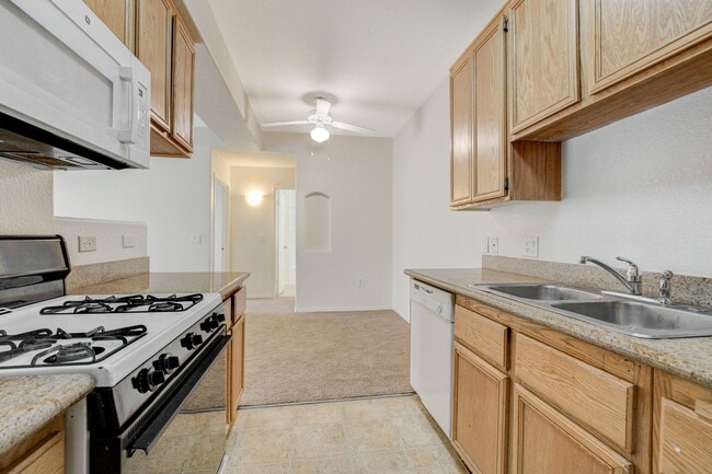 Building Photo - Beautiful 2 Bedroom 2 Full Bath Condo