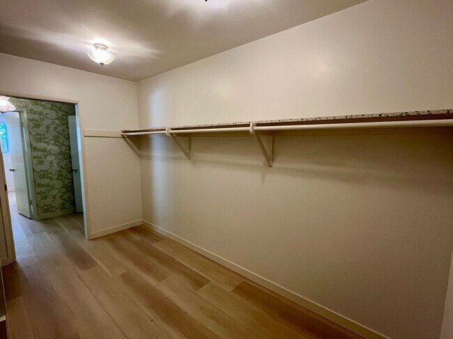 Building Photo - 16641 Park Ln Cir