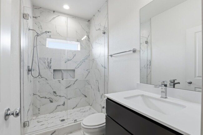 Building Photo - 2825 Townsend Dr