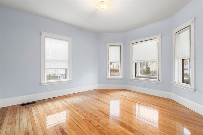 Building Photo - 252 Safford St