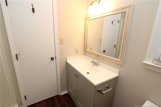 Building Photo - 3905 Lexington Dr