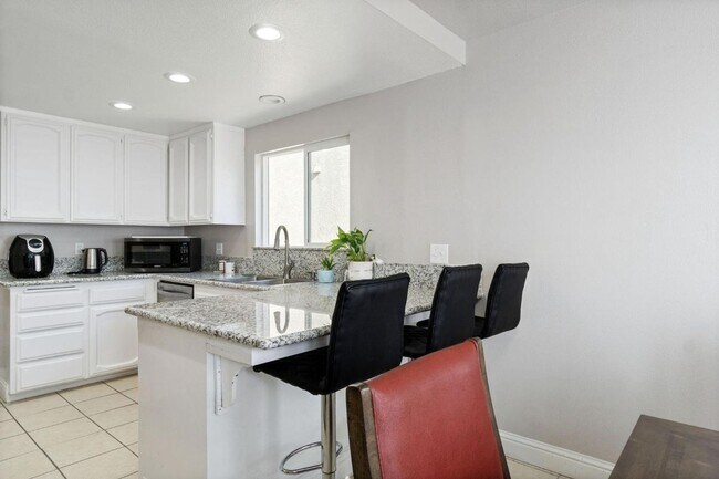 Building Photo - North Fresno 3/2