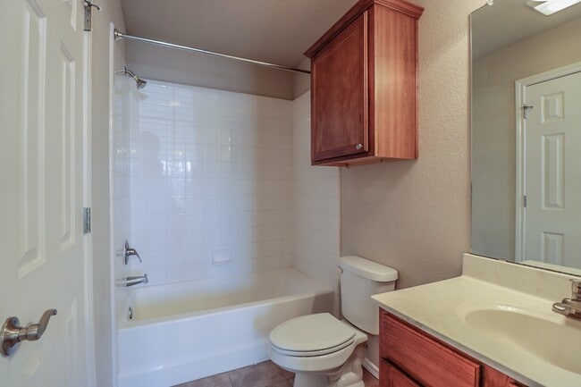 Building Photo - Pre-Leasing  3 bed 3 bath Near Texas Tech!