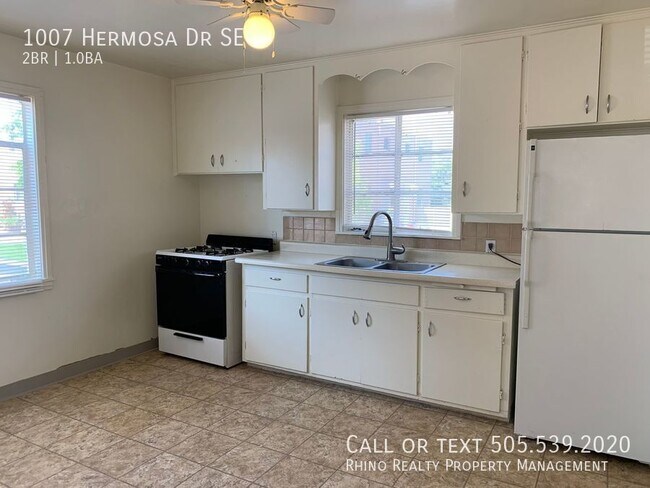 Building Photo - 1007 Hermosa Dr SE