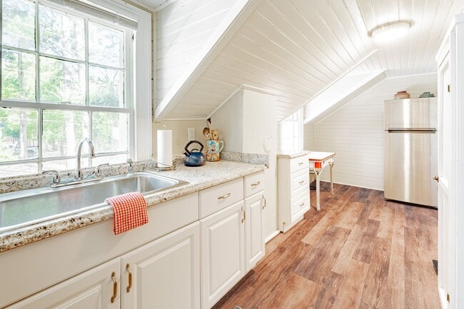 Building Photo - 326 Sumter St SE