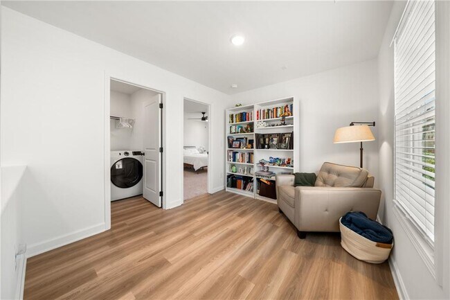Building Photo - 4541 Moray Dr