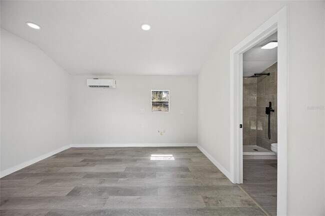 Building Photo - 6036 Dogwood Dr
