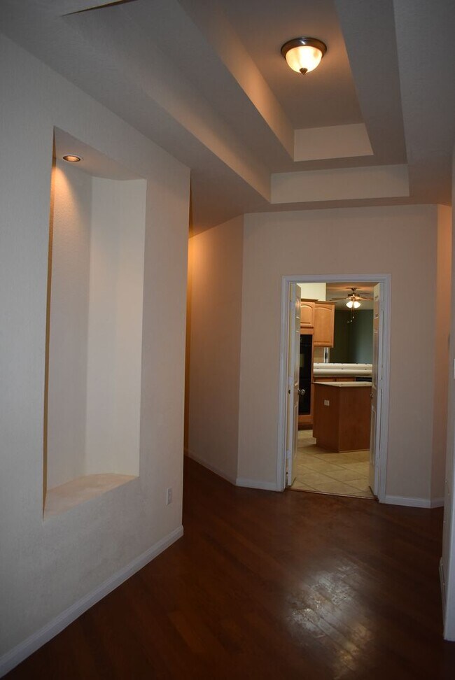 Building Photo - Gorgeous house in Skipcha Estates! HUMONGOUS!