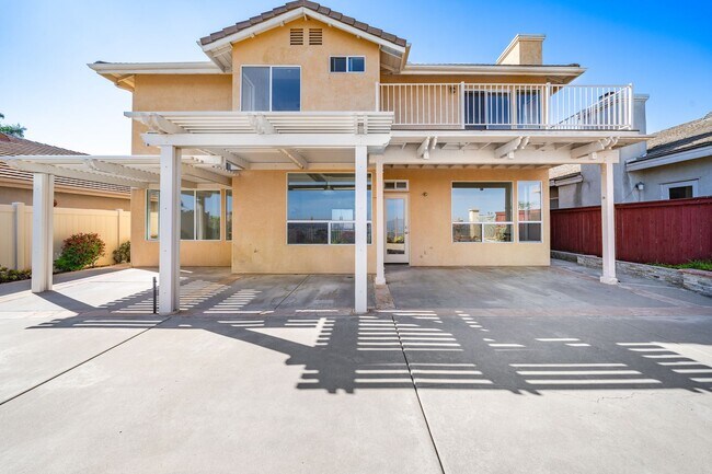 Building Photo - 4 Bedroom View Home in Emerald Heights | 3-Car Garage | Guard Gated Community