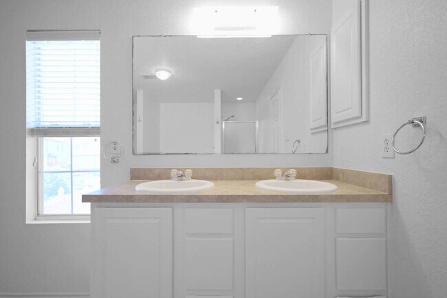 Building Photo - Spacious 4-Bedroom Rental Home in Cibolo, ...