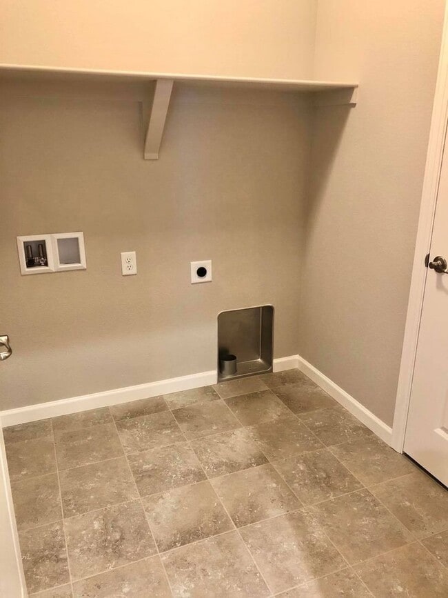 Building Photo - Gorgeous Ranch-Style House in Berthoud!