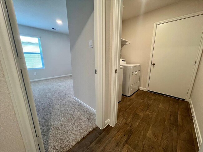 Building Photo - 211 Addison Pl