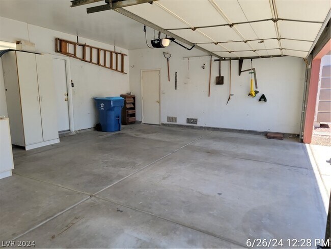 Building Photo - 2700 Copper Cove Dr