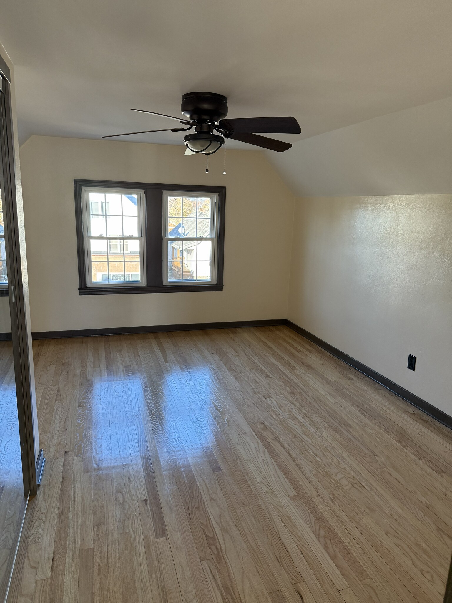 upper bedroom North - 3747 E Pulaski Ave