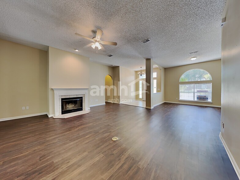 Building Photo - 357 Maplewood Dr
