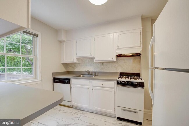 Building Photo - 5813 Fifer Dr