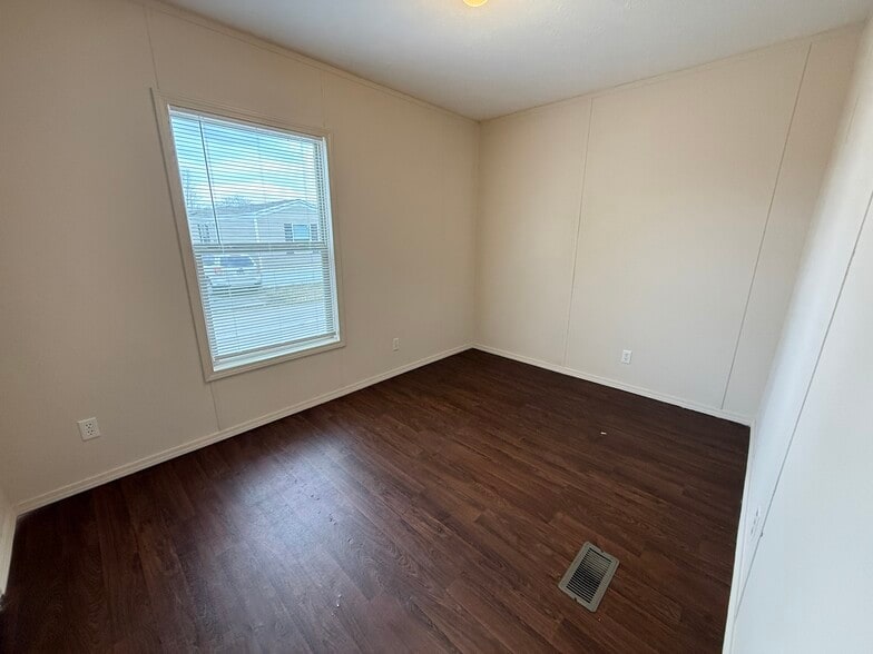 Middle Bedroom - 837 Sunflower Ln