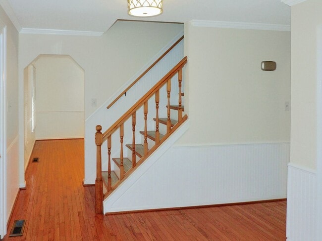 Building Photo - 1332 Redwood Cir
