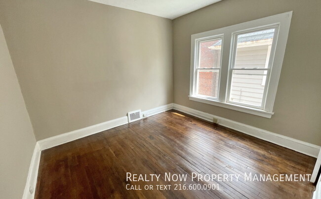 Building Photo - Cleveland Heights 3 bedroom 2nd Floor