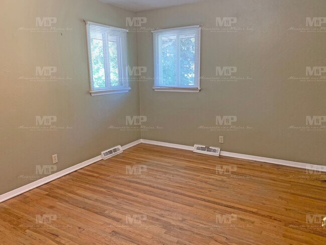 Building Photo - 1020 N Taft Hill Rd