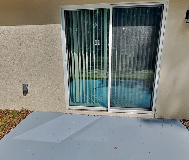 Building Photo - 27 Pine Cir