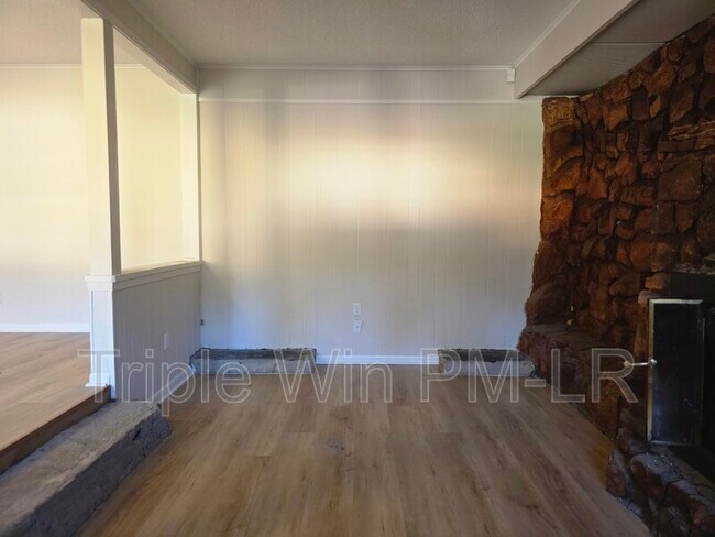 Building Photo - 5505 Crescent Dr