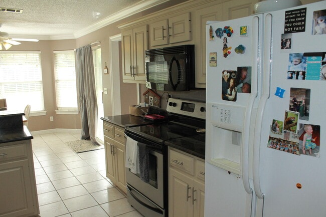 Building Photo - 63 Norwich Cir