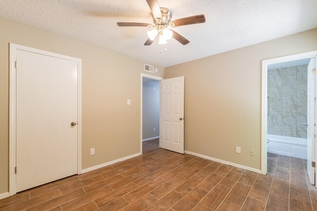 Building Photo - 4468 Tarleton Dr