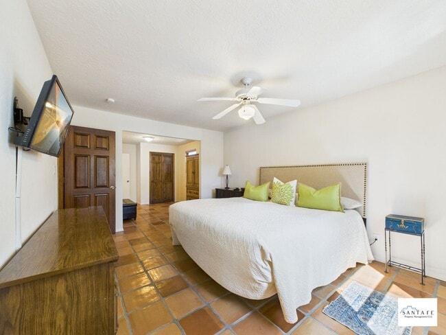 Building Photo - Fully Furnished Home available Now!