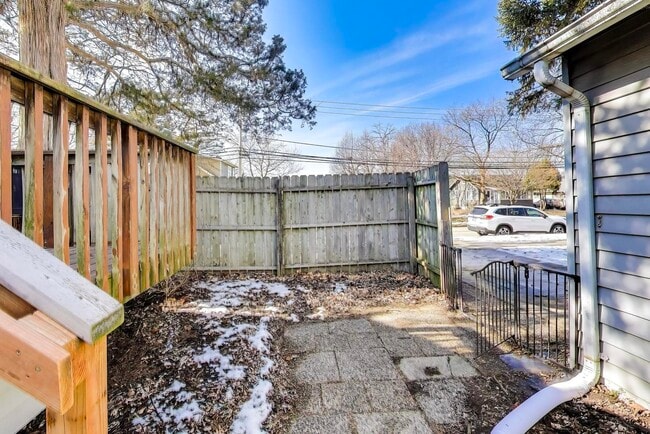 Building Photo - 440 W Main St