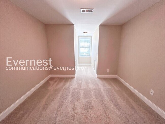 Building Photo - Spacious 3 Bed, 2.5 Bath Town Home with Garage and Patio | Pet Friendly | Available Now!