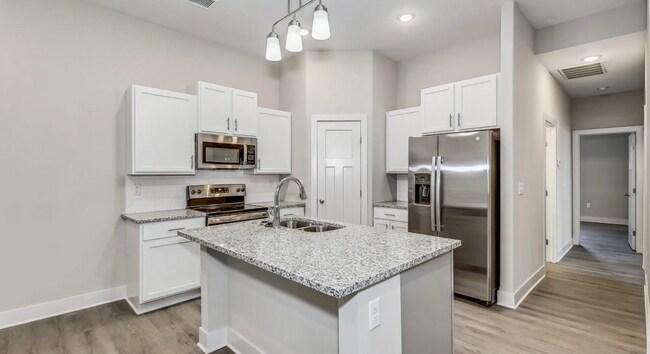 Building Photo - Don't Miss Out on this beautiful Duplex!