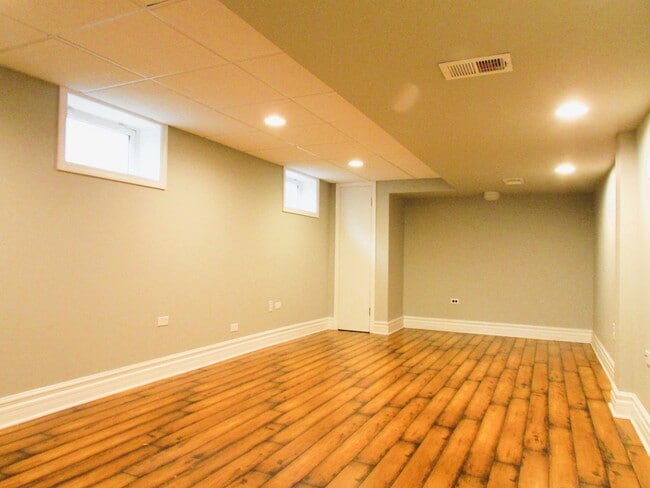 Building Photo - 4620 N Overhill Ave