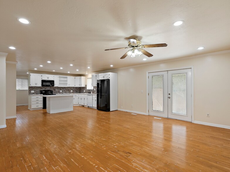 Building Photo - 6438 Tamra Dr