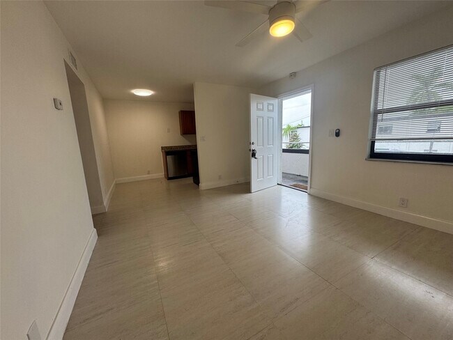 Building Photo - 607 NE 29th Dr