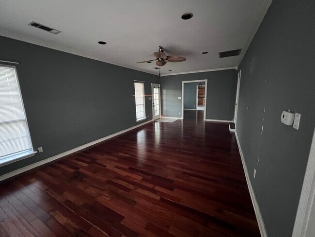 Building Photo - 218 E Haven Rd