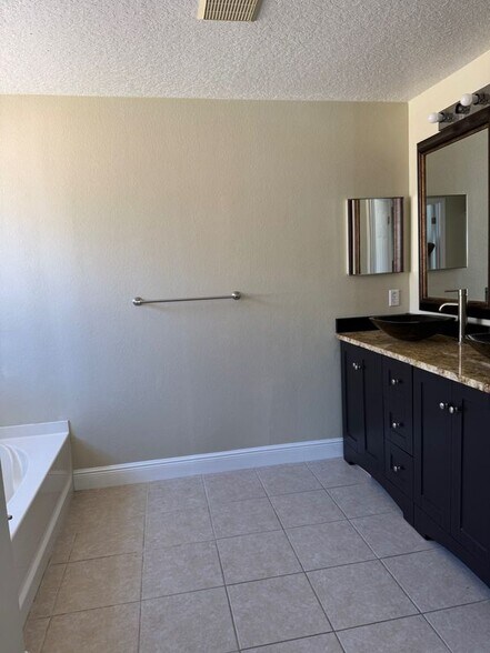 Building Photo - 15206 Perdido Dr