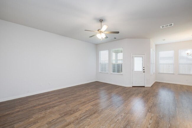 Building Photo - 336 Emerald Creek Dr