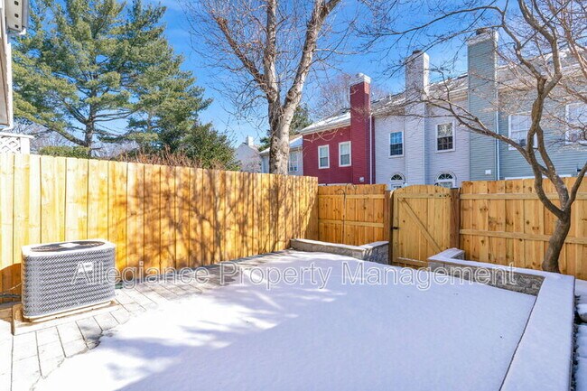 Building Photo - 6630 Medinah Ln