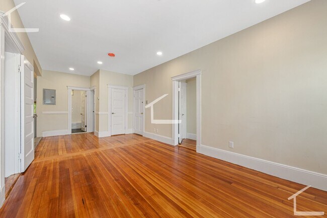 Building Photo - 44 Brackett St