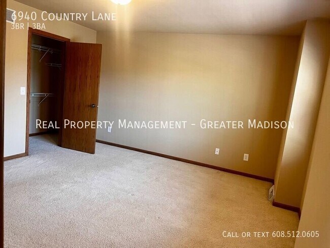 Building Photo - 6940 Country Ln