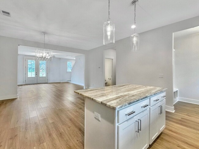 Building Photo - 260 Symphony Ave