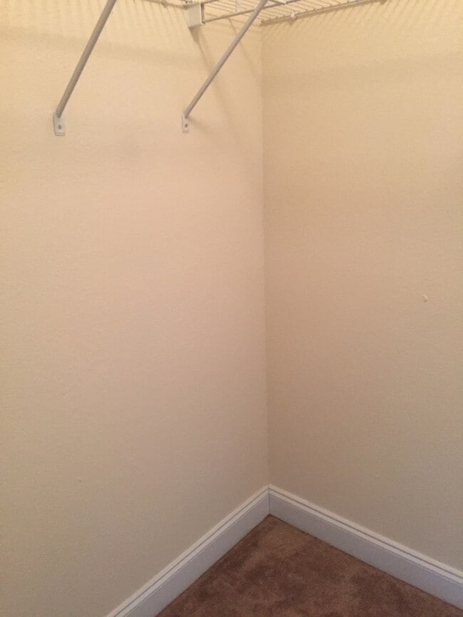 Building Photo - 4bed/4bath in Eagles Landing for JULY!