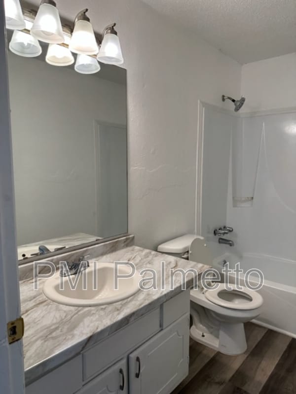 Building Photo - 106 Temple Walk Rd