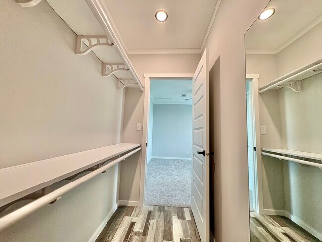 Building Photo - 5715 Camelford Dr