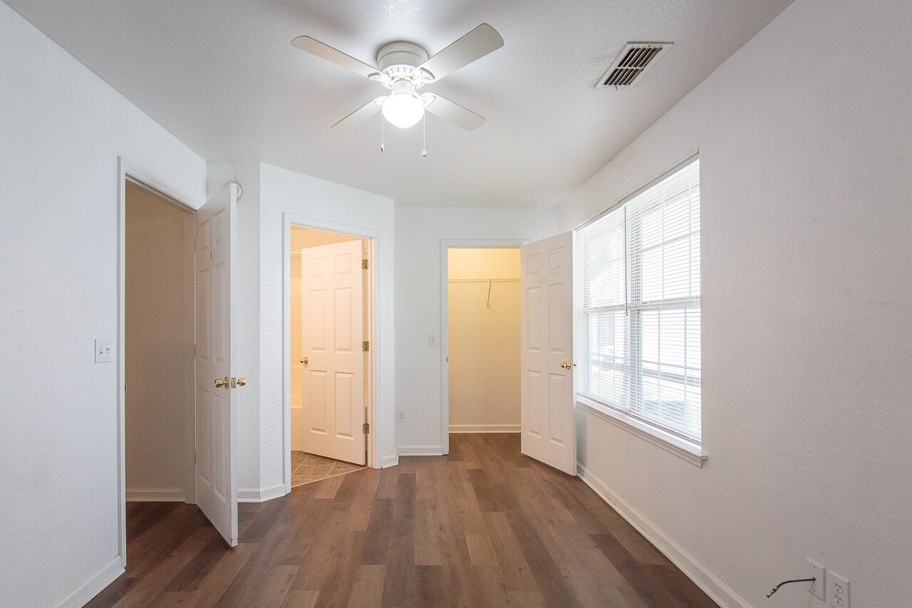 bedroom 1 - 726 W Georgia St