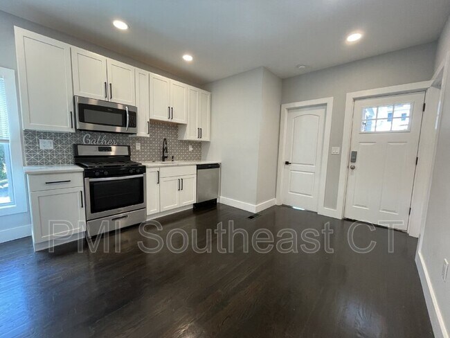 Building Photo - 5 Hunters Rd