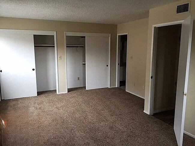 Building Photo - 3333 El Encanto Ct